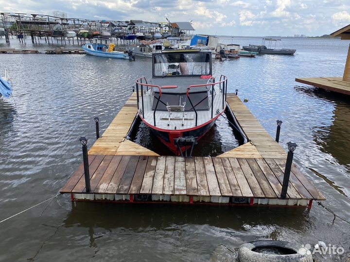 Моторное судно Гулянка