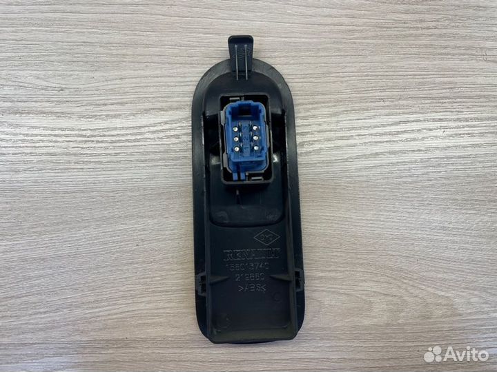 Кнопка стеклоподъемника передняя правая Renault