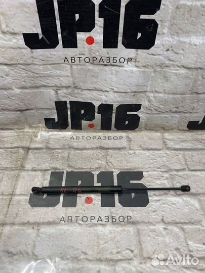 Амортизатор двери багажника задний левый Audi Q7