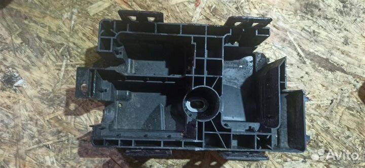 Корпус блока предохранителей Opel Astra J