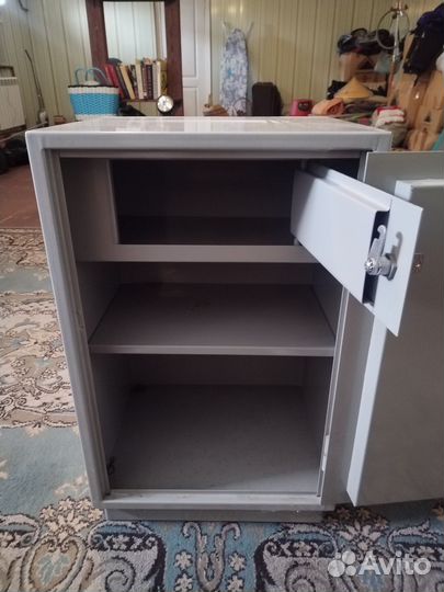 Сейф металлический