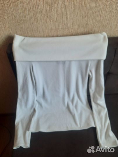 Кофта с открытыми плечами