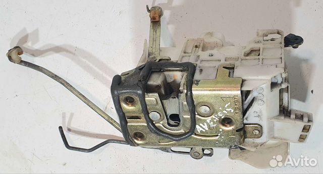 Замок двери водительской Toyota Avensis T220