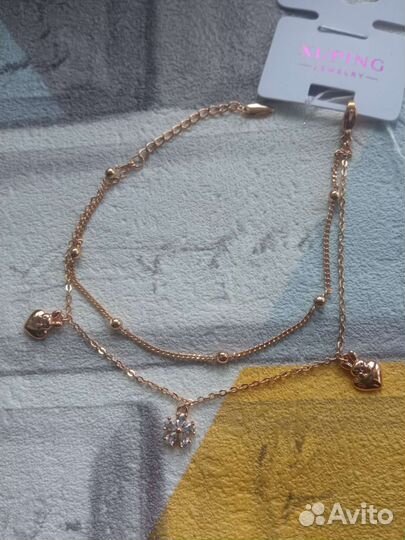 Браслет с подвесками под золото