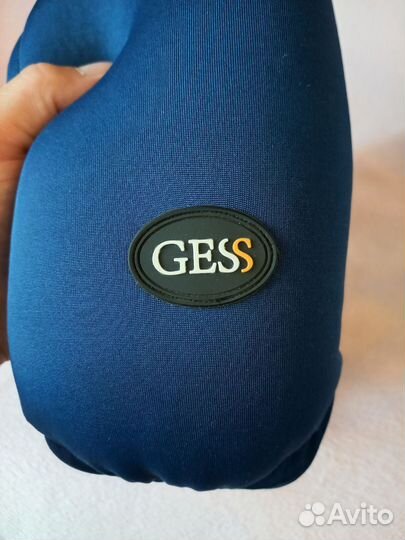 Подушка для шеи с массажером