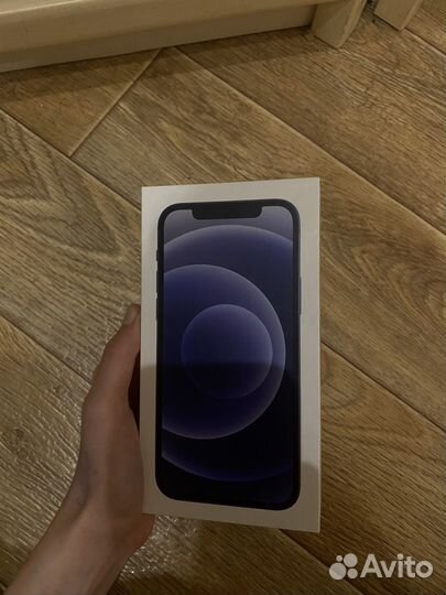 Телефон iPhone 12