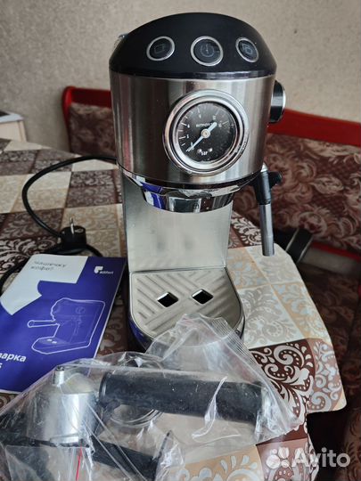 Кофеварка рожковая kitfort KT-7106