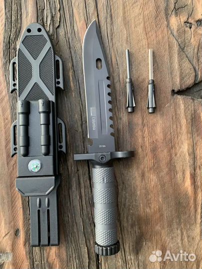 Нож охотничий с прорезиненной рукояткой