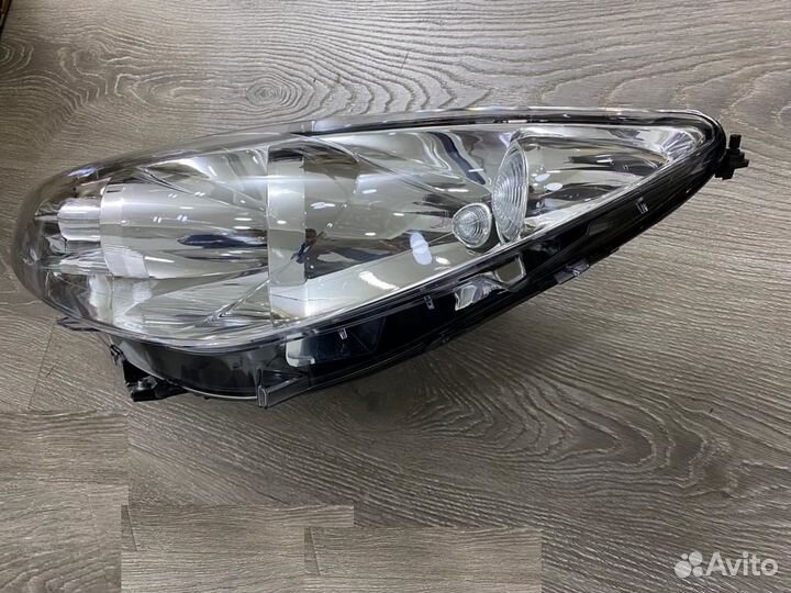 Фара Peugeot 308 Пежо 308 передний фар фонарь нова