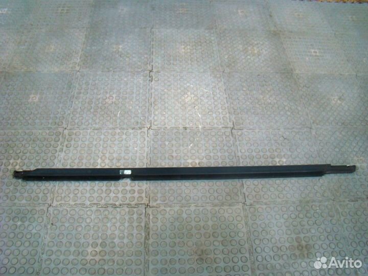 VW Tiguan 1 Накладка стекла заднего правого