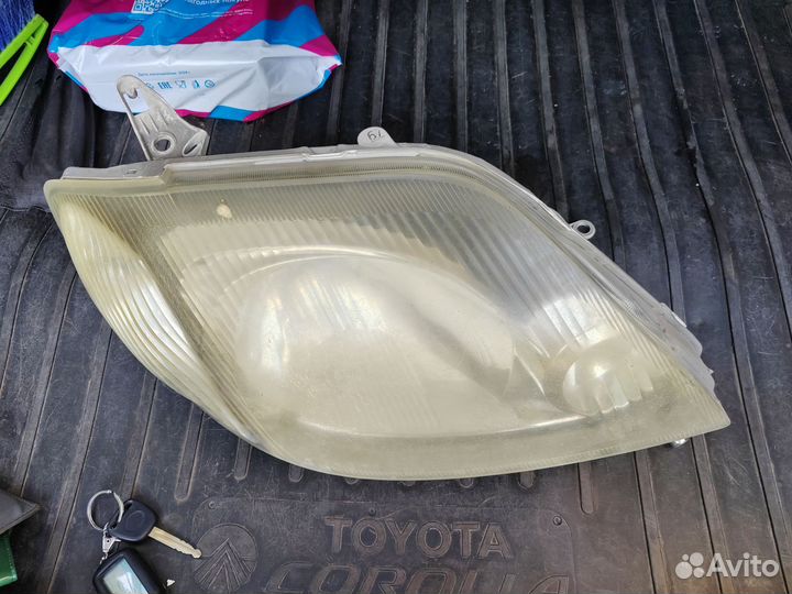 Фара Toyota Fielder 120