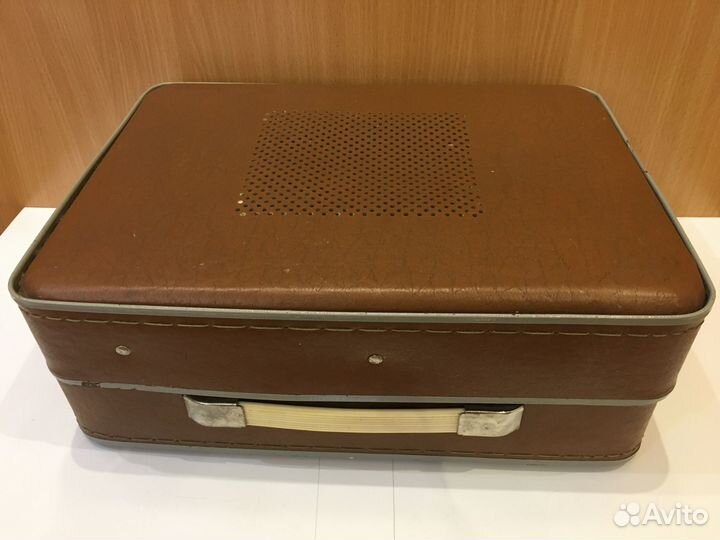 Проигрыватель виниловых пластинок Юность-301