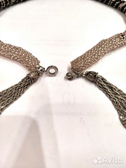 Колье ручной работы из бисера с замком-подвеской