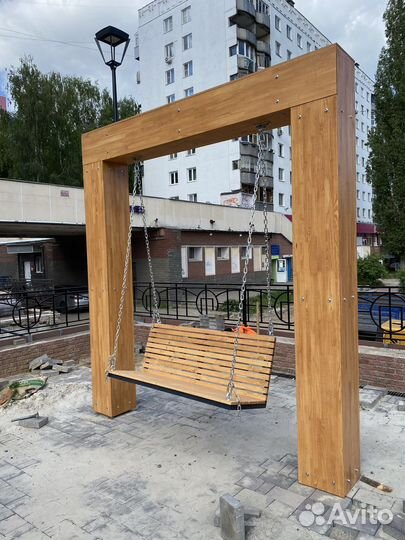 Уличная мебель: качели, ограждения, урны, лавочки