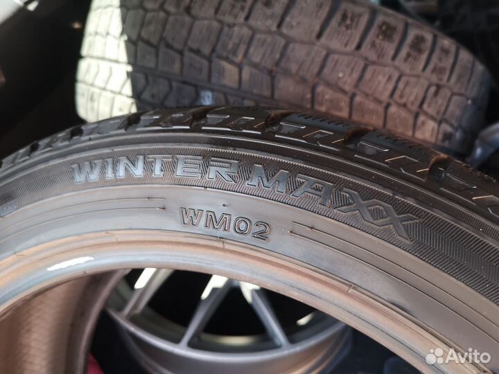 Dunlop Winter Maxx WM02 215/45 R17