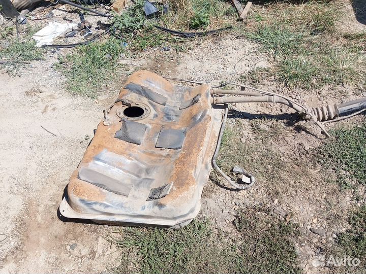 Топливный бак (бензобак) Daewoo Leganza