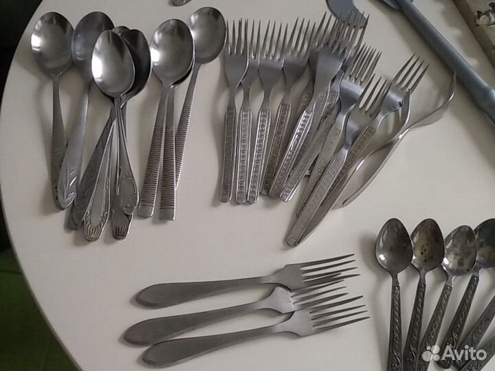 Кухонные принадлежности(ножи, ложки и т.д)