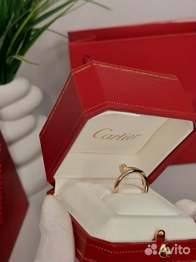 Золотое кольцо с бриллиантами cartier гвоздь