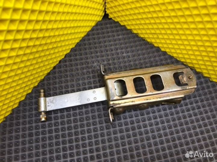 Ограничитель двери задний правый Mercedes-Benz