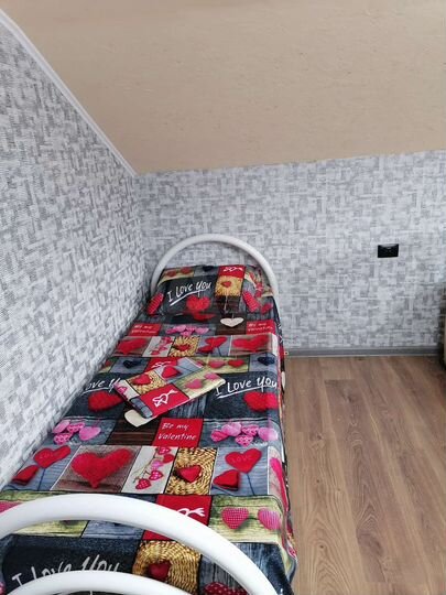 Комната 42 м² в 2-к., 1/1 эт.