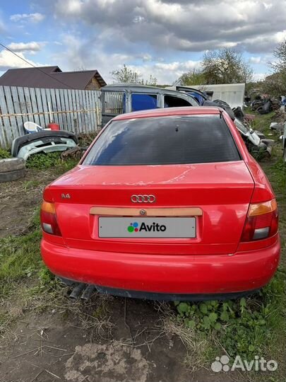 Audi A4 1.8 МТ, 1995, битый, 170 000 км