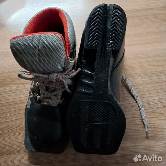 Лыжные ботинки классические 32размер