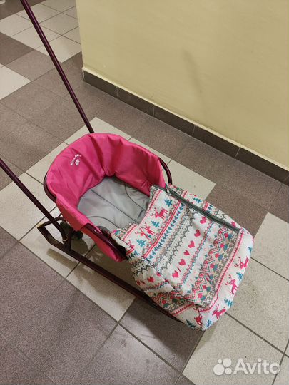 Детские санки с выдвижными колесами