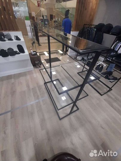 Торговое оборудование для магазина одежды