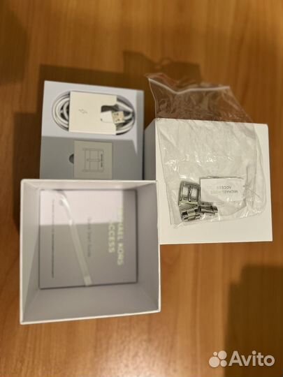 Часы michael kors access