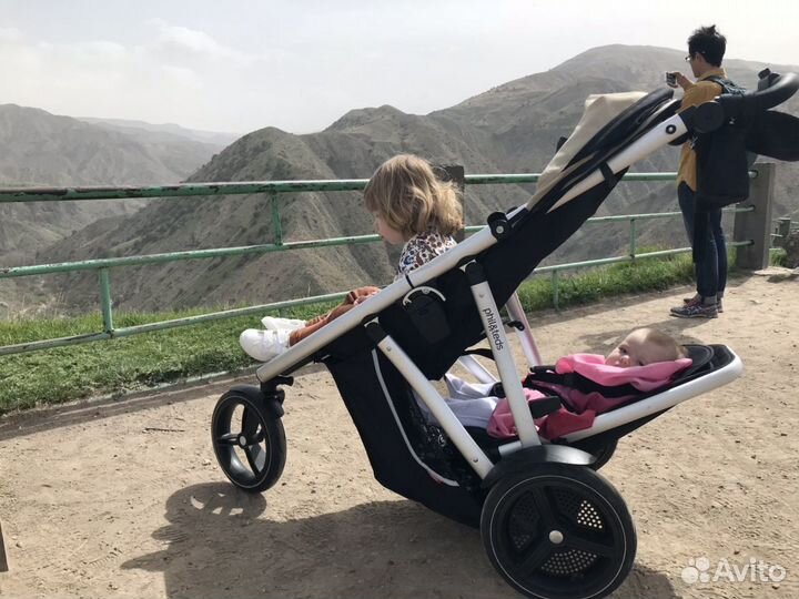 Коляска двухместная для погодок