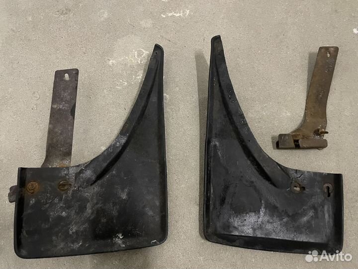 Передние оригинальные брызговики bmw e30