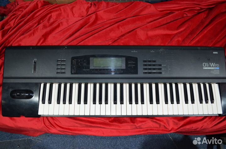 Синтезатор - рабочая станция korg 01/Wfd