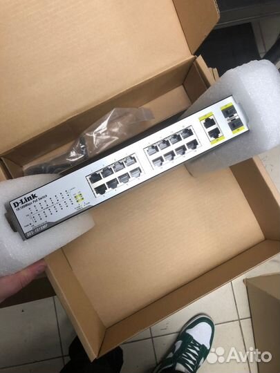 Коммутатор D-Link DES-1018MP