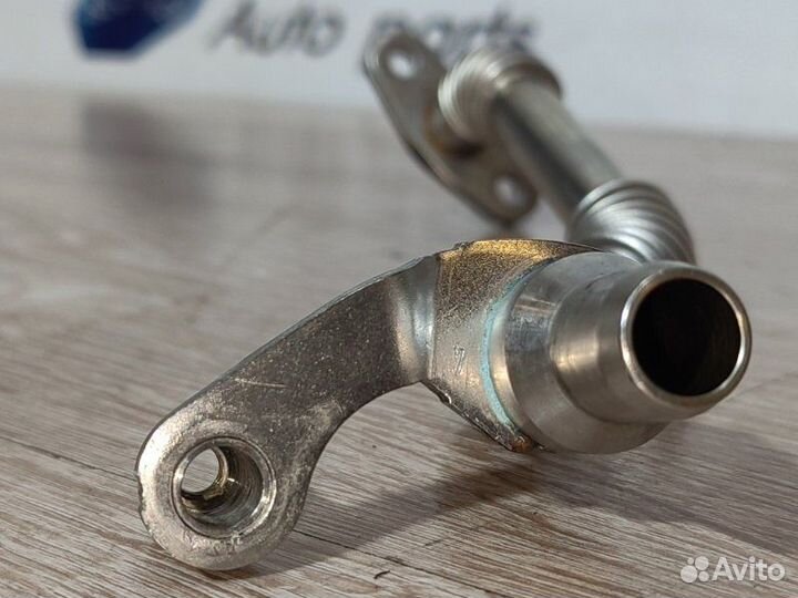 Трубка слива масла с турбины Bmw 5 F10 N63B44 2011