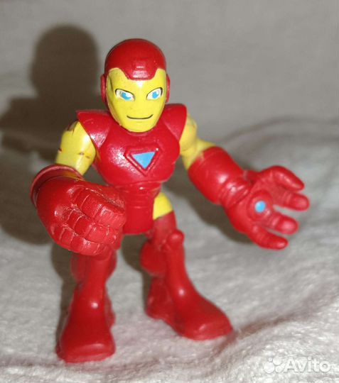 Железный человек фигурка