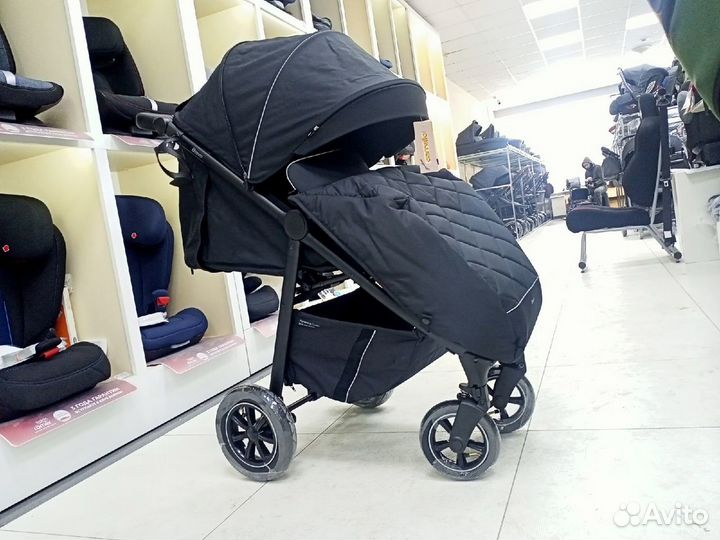Прогулочная коляска Carrello Bravo Air Pure Black