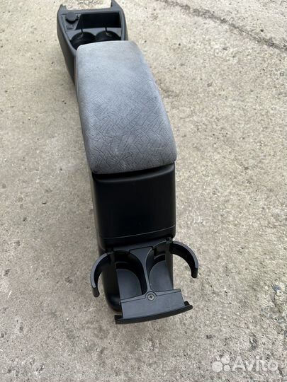 Подлокотник Honda Fit GD