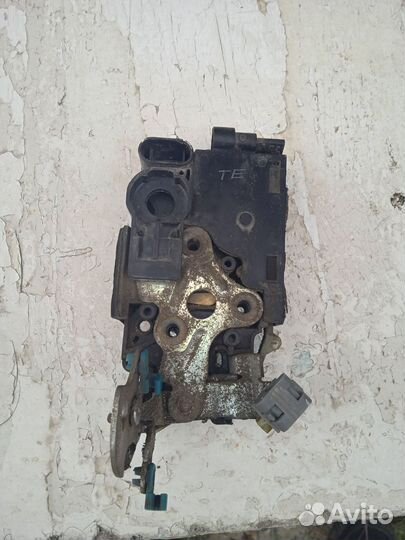 Замок двери передний левый Шевроле Ланос