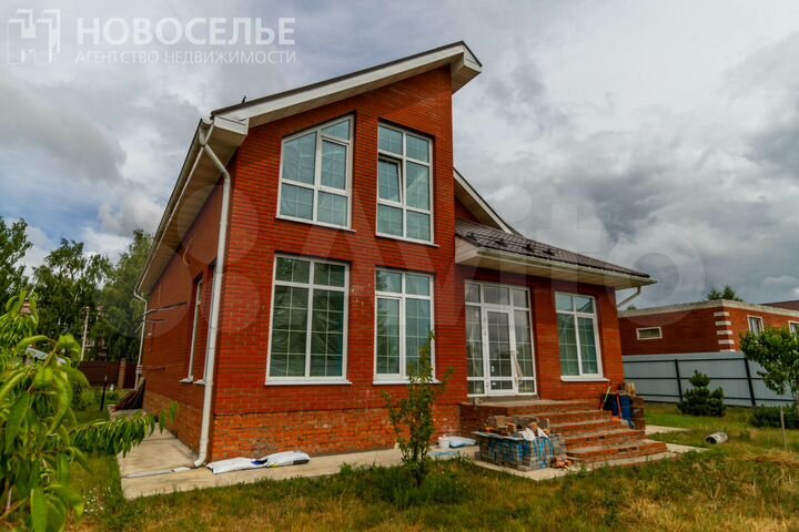Коттедж 245 м² на участке 18 сот.