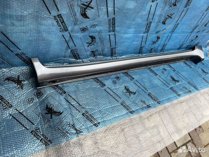 Накладка порога правая Toyota Land Cruiser 200