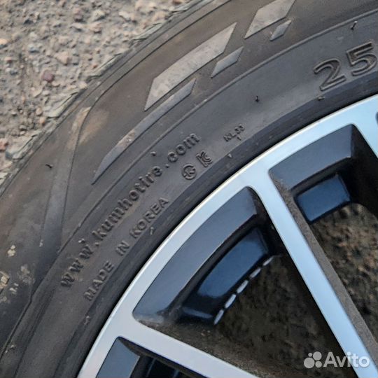 Kumho 722 255/55 R19