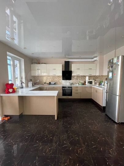 3-к. квартира, 130 м², 18/25 эт.