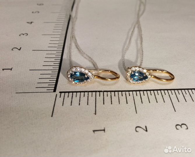 Золотые серьги с камнем