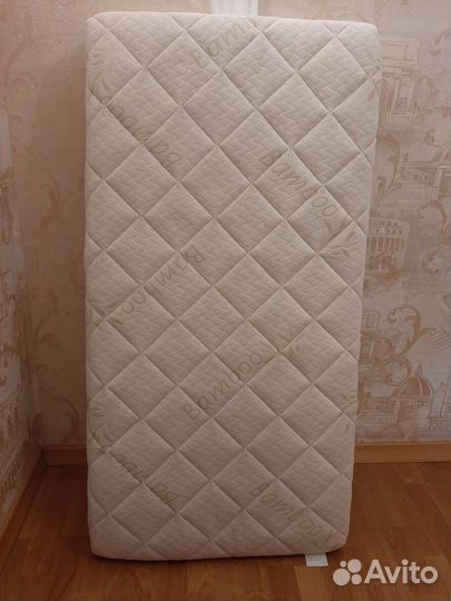 Детская кроватка с маятником и ящиком