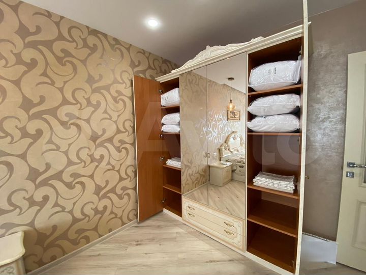 2-к. квартира, 76 м², 8/12 эт.