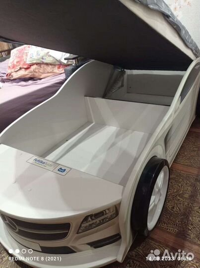 Детская кровать машина