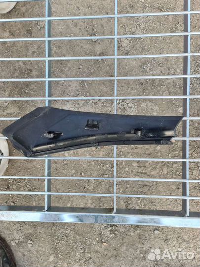 Жабо задней правой фары Mercedes CLA 117