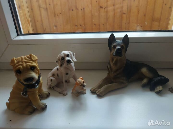 Серия статуэток собак из полистоуна