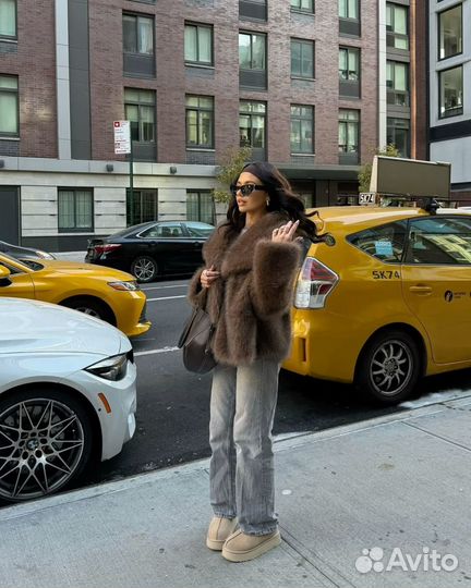 Искусственная шуба короткая коричневая