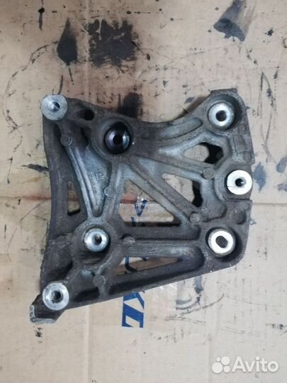 Кронштейн компрессора кондиционера Captiva Z22D1